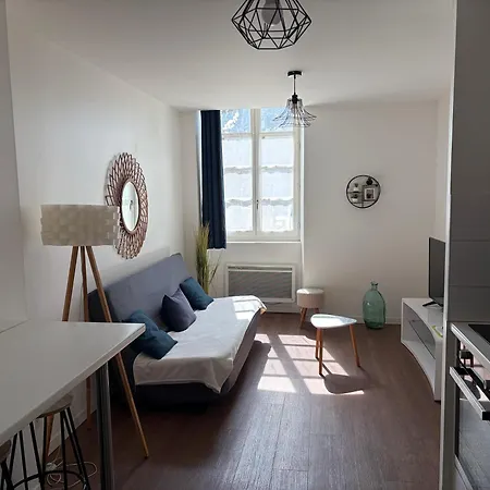 Апартаменты Cosy Centre Proche Gare Lit Queen *